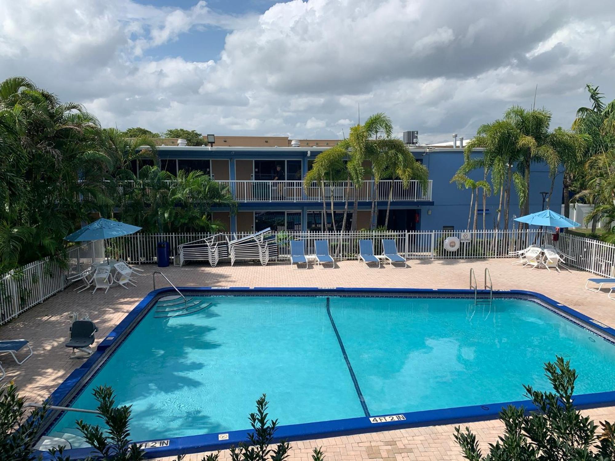 Rodeway Inn & Suites Fort Lauderdale Airport & Cruise Port Dania Beach Bagian luar foto