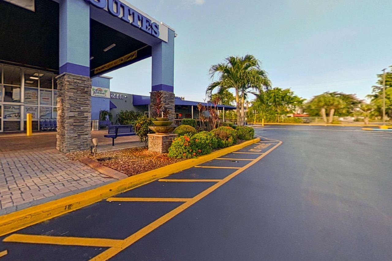 Rodeway Inn & Suites Fort Lauderdale Airport & Cruise Port Dania Beach Bagian luar foto