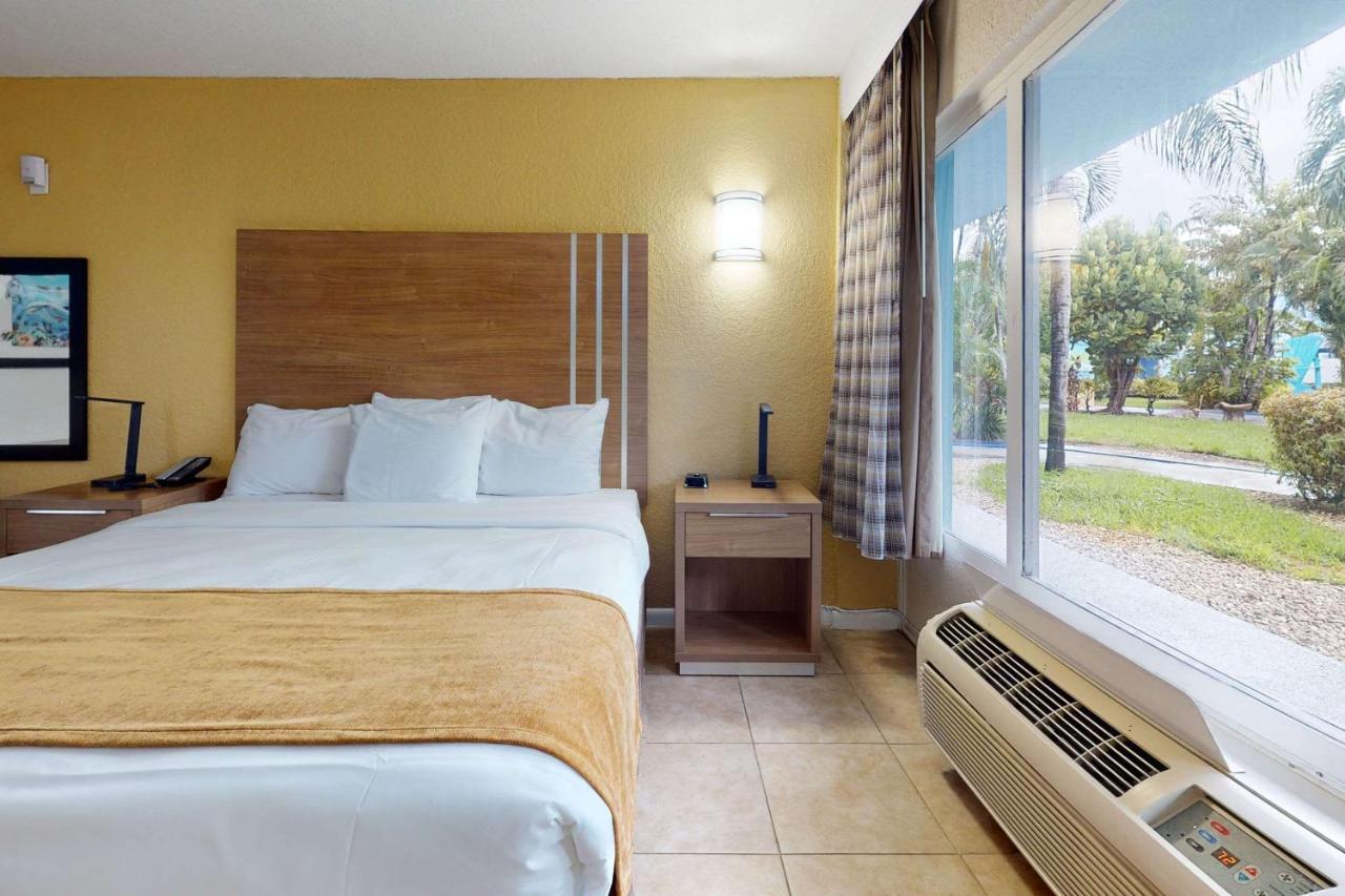 Rodeway Inn & Suites Fort Lauderdale Airport & Cruise Port Dania Beach Bagian luar foto