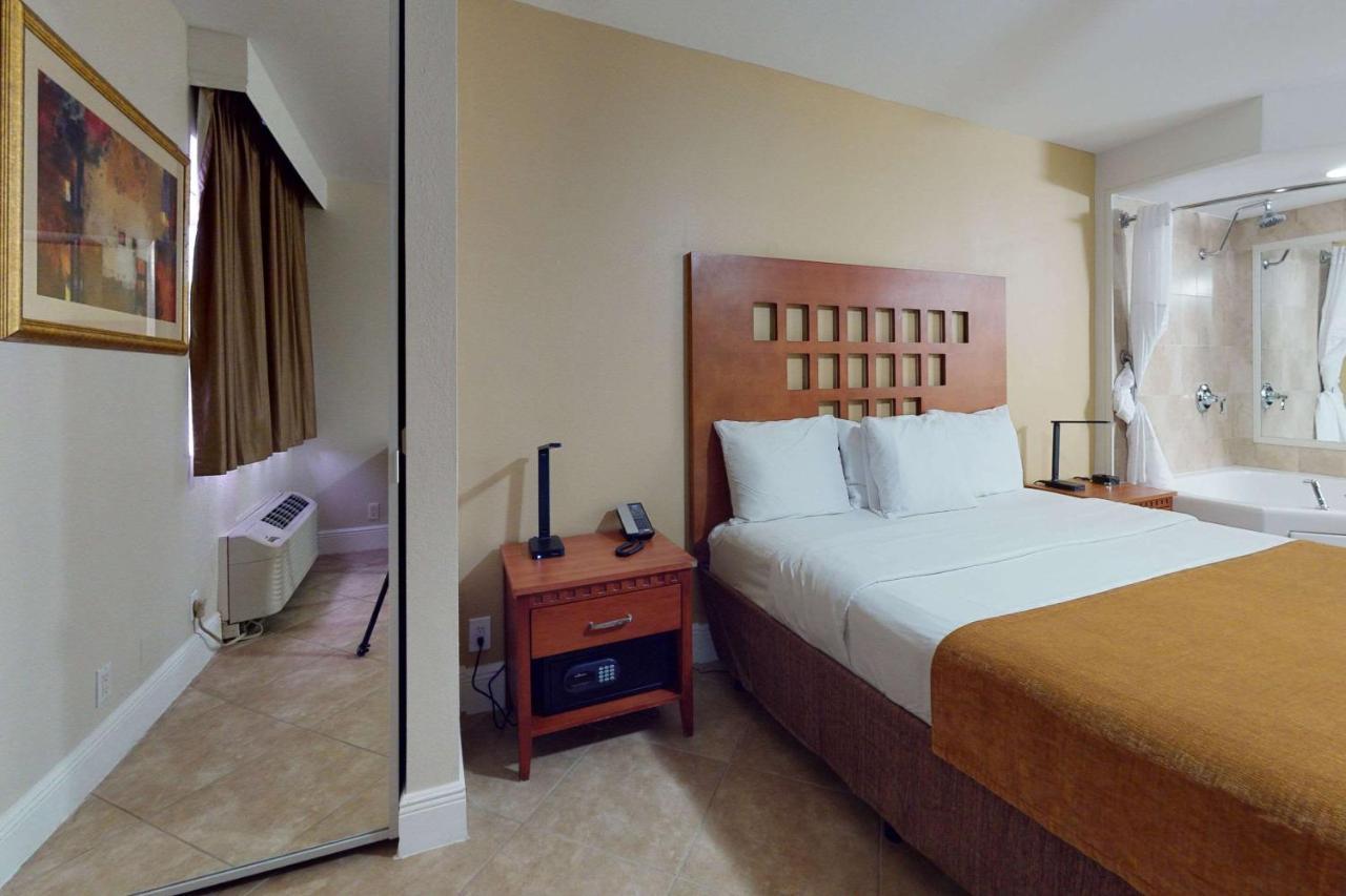 Rodeway Inn & Suites Fort Lauderdale Airport & Cruise Port Dania Beach Bagian luar foto