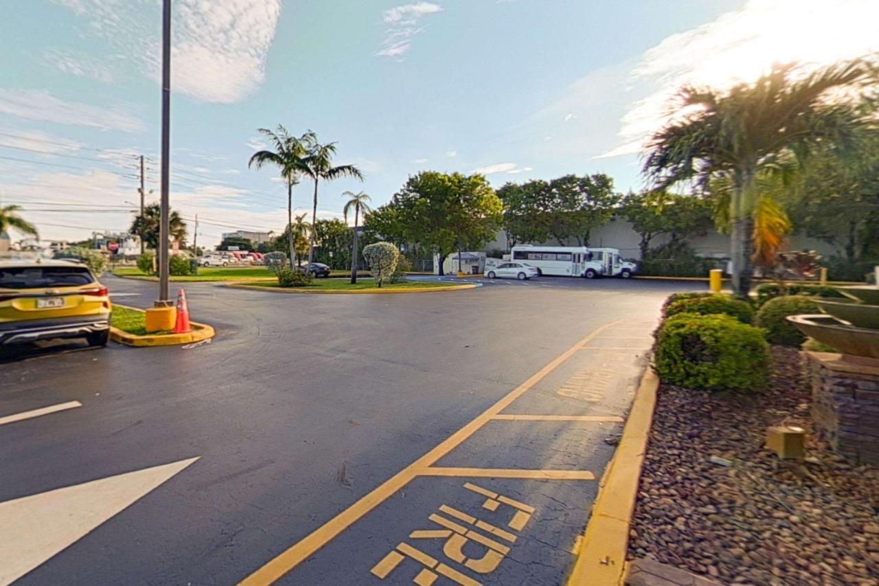 Rodeway Inn & Suites Fort Lauderdale Airport & Cruise Port Dania Beach Bagian luar foto