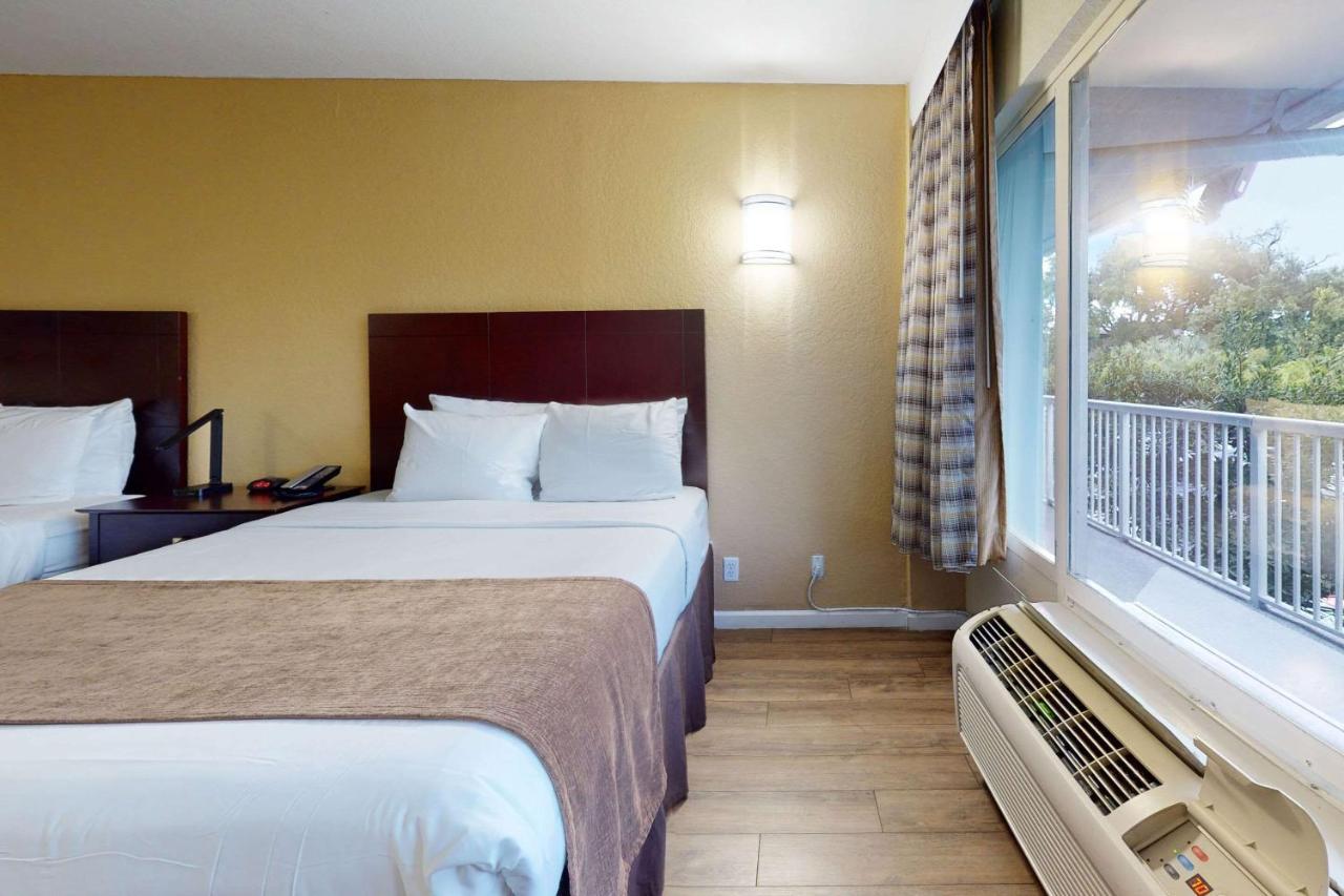 Rodeway Inn & Suites Fort Lauderdale Airport & Cruise Port Dania Beach Bagian luar foto