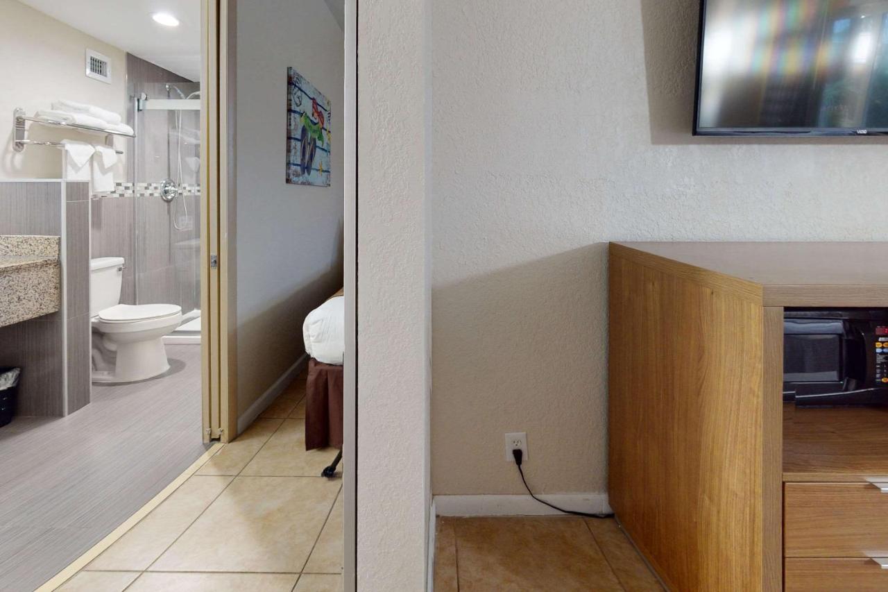 Rodeway Inn & Suites Fort Lauderdale Airport & Cruise Port Dania Beach Bagian luar foto