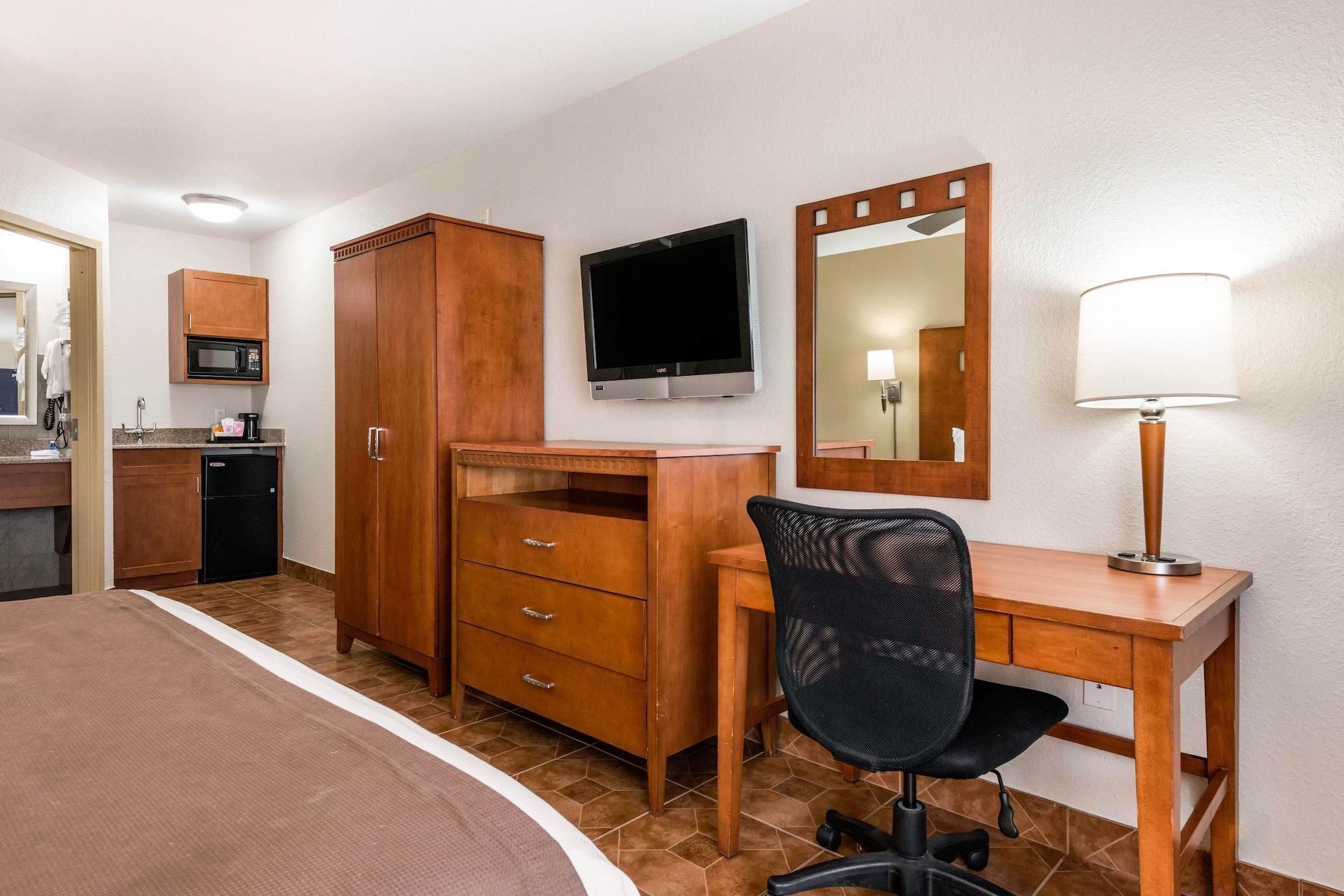 Rodeway Inn & Suites Fort Lauderdale Airport & Cruise Port Dania Beach Bagian luar foto