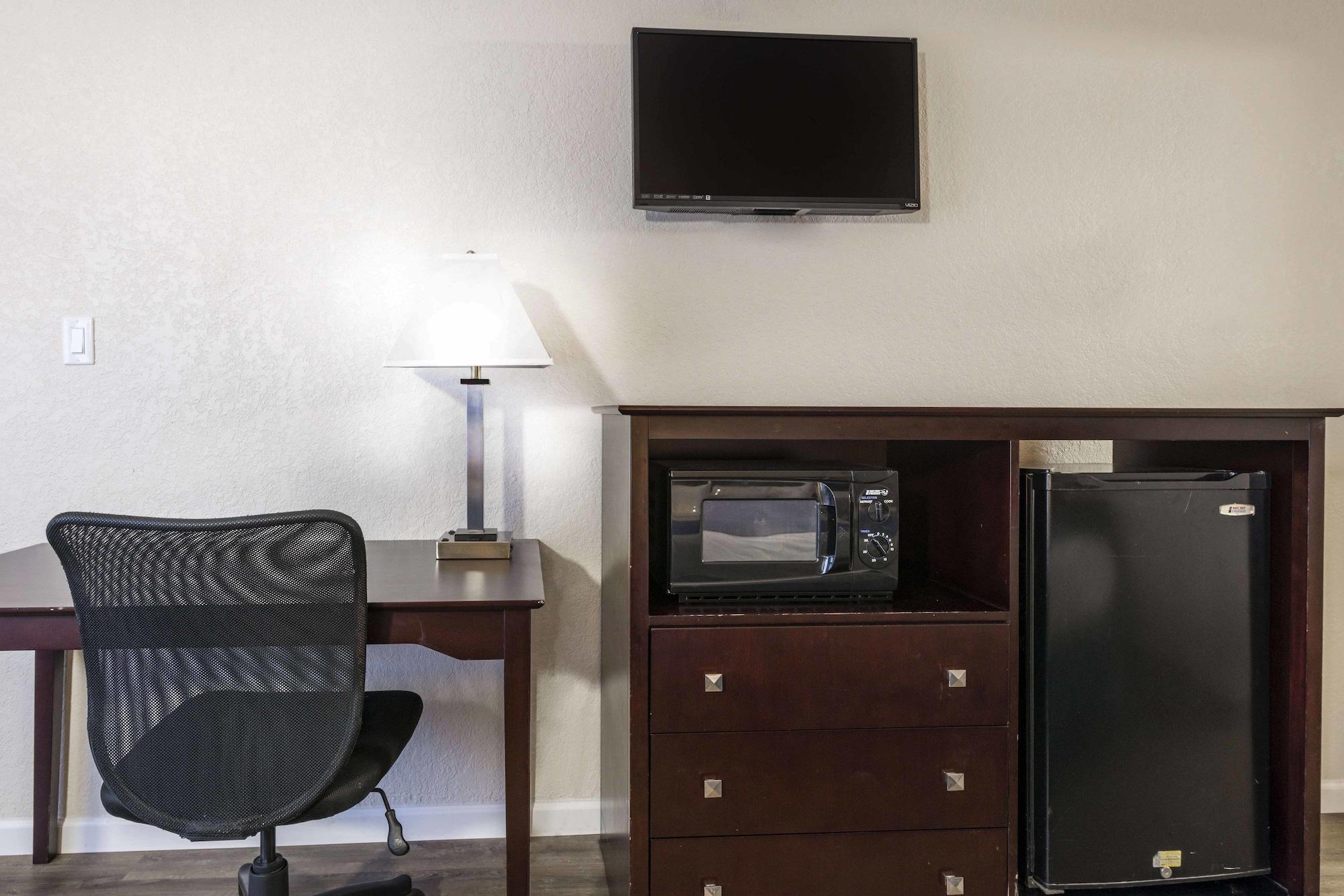 Rodeway Inn & Suites Fort Lauderdale Airport & Cruise Port Dania Beach Bagian luar foto